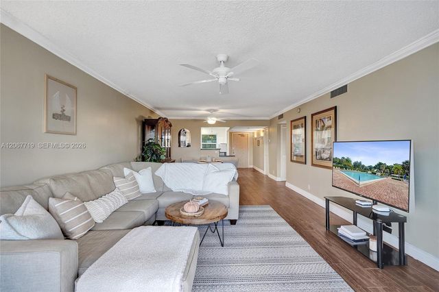 605 Oaks Drive 504, Pompano Beach, FL 33069