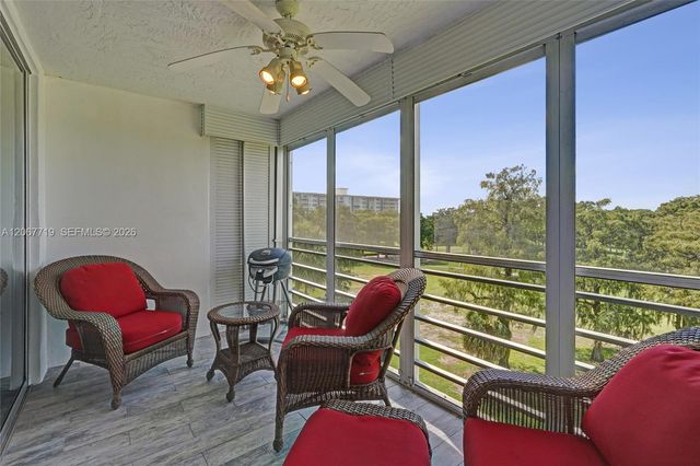 605 Oaks Drive 504, Pompano Beach, FL 33069