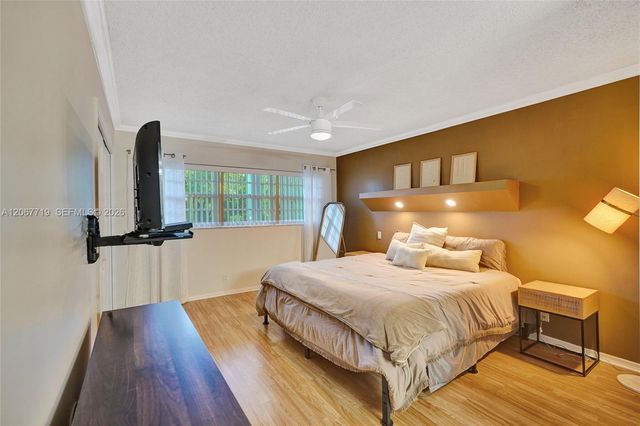 605 Oaks Drive 504, Pompano Beach, FL 33069