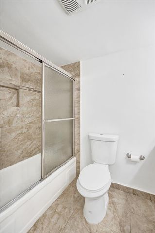 605 Oaks Drive 504, Pompano Beach, FL 33069