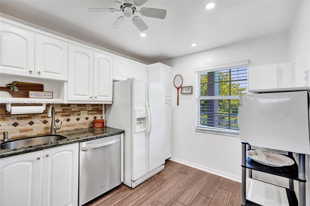 605 Oaks Drive 504, Pompano Beach, FL 33069