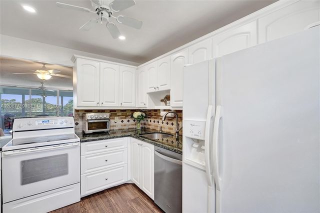 605 Oaks Drive 504, Pompano Beach, FL 33069