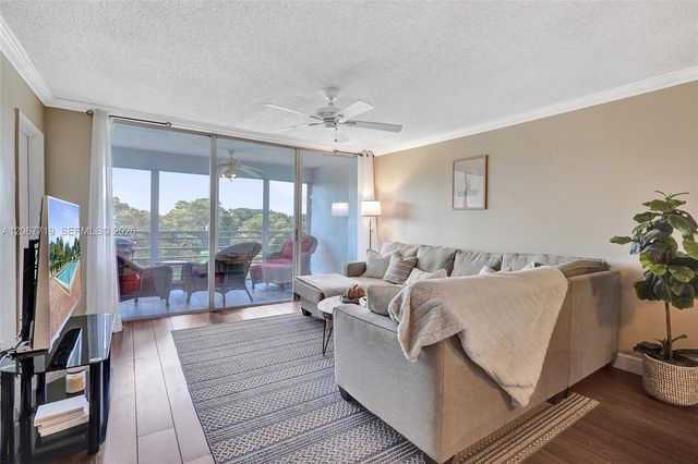 605 Oaks Drive 504, Pompano Beach, FL 33069