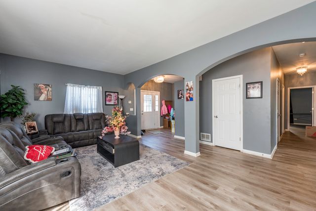 1995 W Meadowview Drive, Round Lake, IL 60073