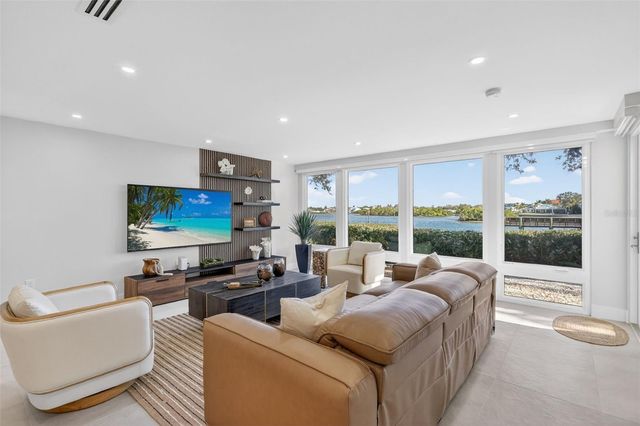 6063 E PEPPERTREE WAY 111, Sarasota, FL 34242