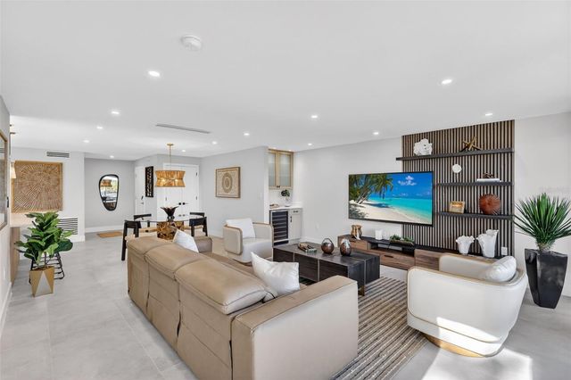 6063 E PEPPERTREE WAY 111, Sarasota, FL 34242