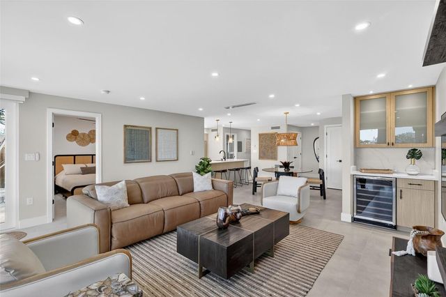 6063 E PEPPERTREE WAY 111, Sarasota, FL 34242