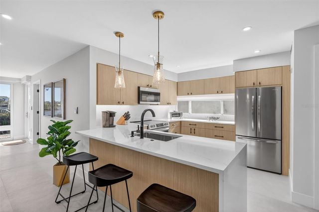 6063 E PEPPERTREE WAY 111, Sarasota, FL 34242