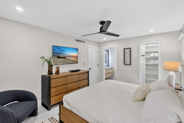 6063 E PEPPERTREE WAY 111, Sarasota, FL 34242