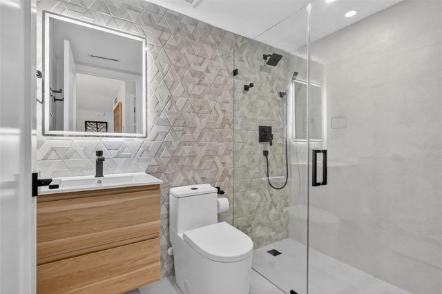 6063 E PEPPERTREE WAY 111, Sarasota, FL 34242