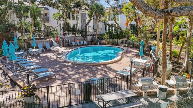 6063 E PEPPERTREE WAY 111, Sarasota, FL 34242