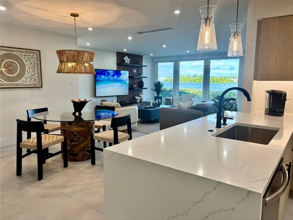 6063 E PEPPERTREE WAY 111, Sarasota, FL 34242