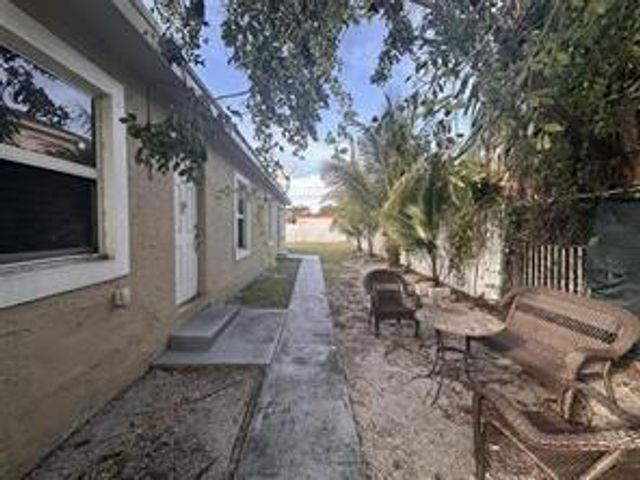 728 SW 6th Street 2, Dania Beach, FL 33004
