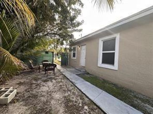 728 SW 6th Street 2, Dania Beach, FL 33004