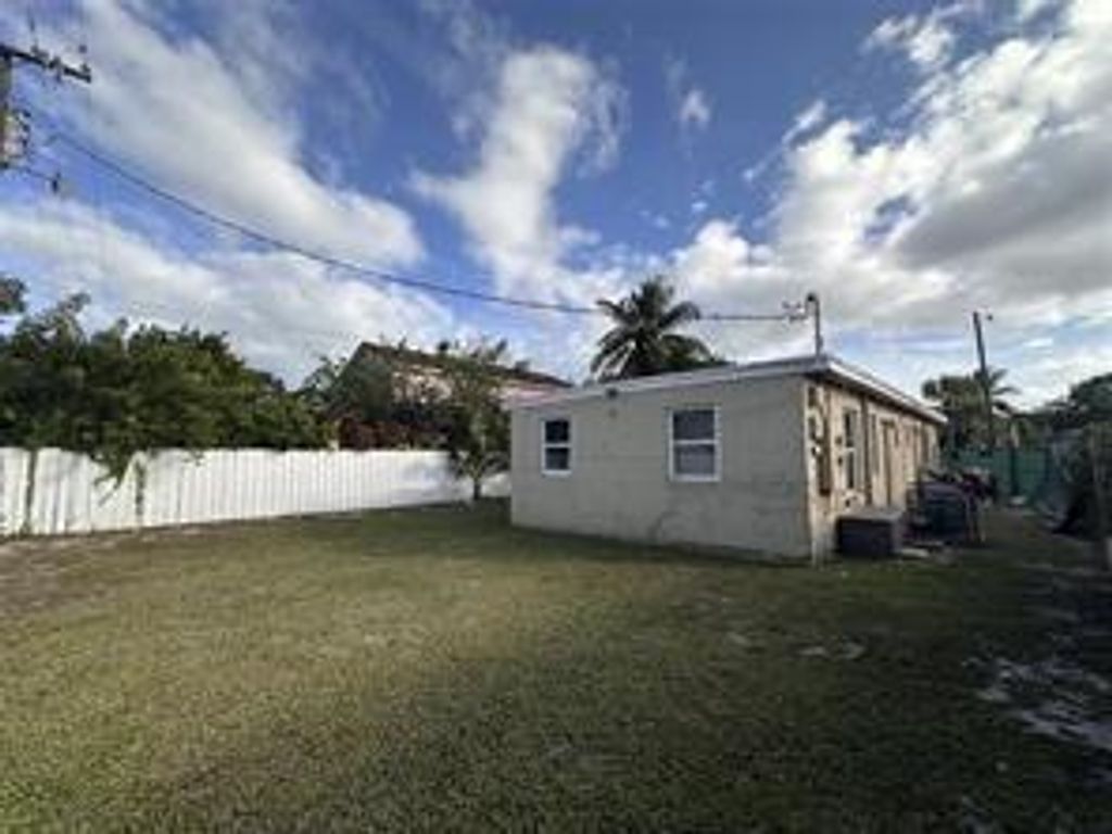 728 SW 6th Street 2, Dania Beach, FL 33004