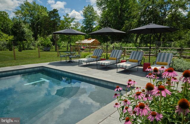 6214 SAW MILL RD, New Hope, PA 18938