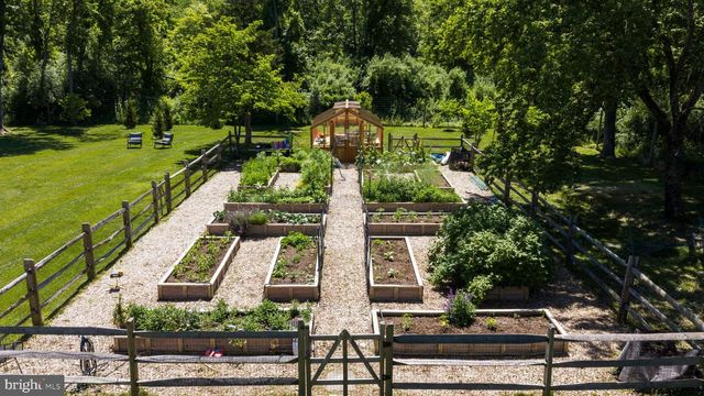 6214 SAW MILL RD, New Hope, PA 18938