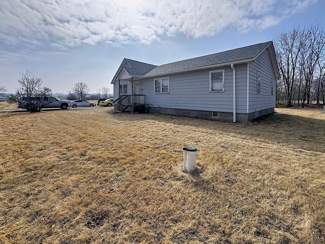 190 Sunshine Lane, Milan, IL 61264