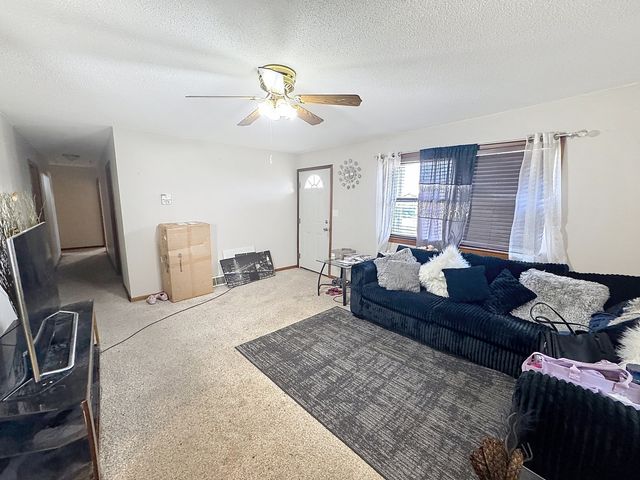 190 Sunshine Lane, Milan, IL 61264