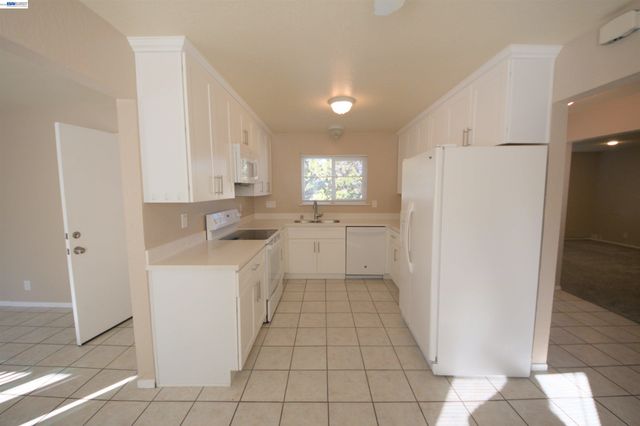 3799 CRESTVIEW DR, Pittsburg, CA 94565