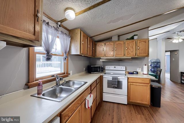 16 TERRIE LN, East Earl, PA 17519