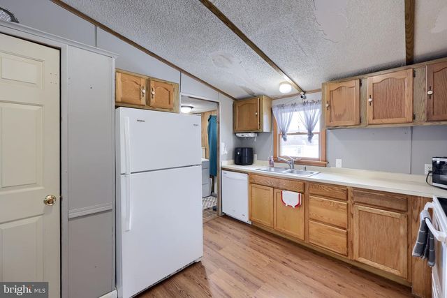 16 TERRIE LN, East Earl, PA 17519