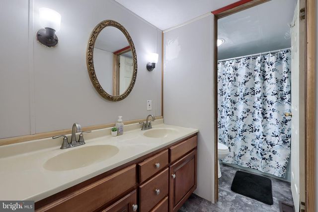 16 TERRIE LN, East Earl, PA 17519