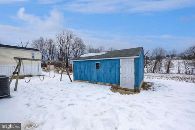 16 TERRIE LN, East Earl, PA 17519