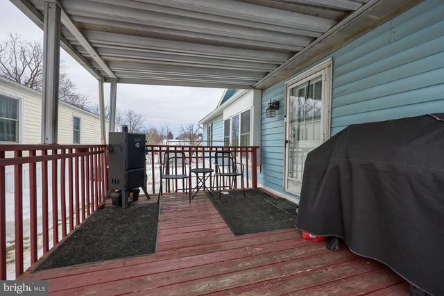 16 TERRIE LN, East Earl, PA 17519