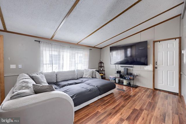 16 TERRIE LN, East Earl, PA 17519