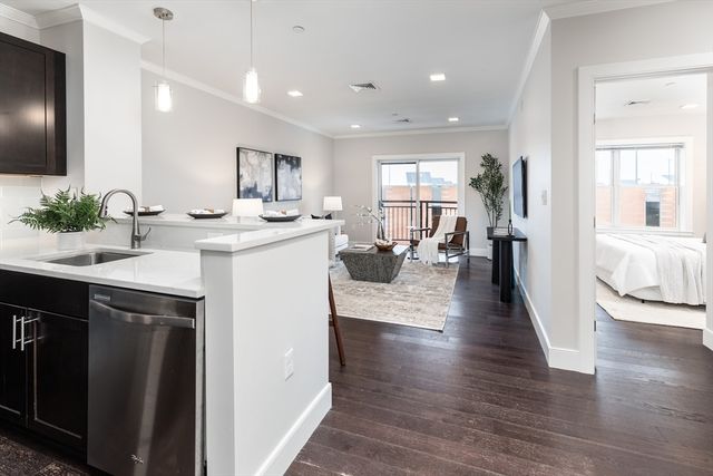 320 Maverick St 505, Boston, MA 02128