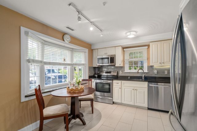4 Jennifer Ln 4, Stoughton, MA 02072