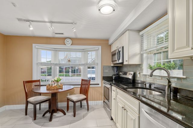 4 Jennifer Ln 4, Stoughton, MA 02072