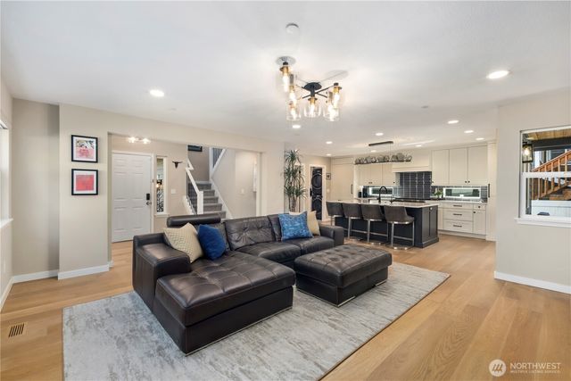 12037 89th Place NE, Kirkland, WA 98034