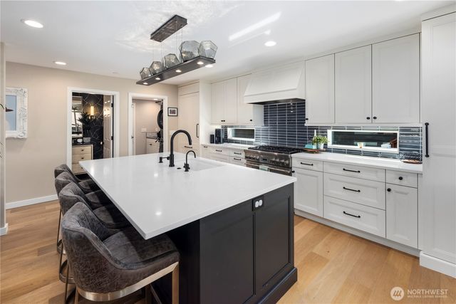 12037 89th Place NE, Kirkland, WA 98034