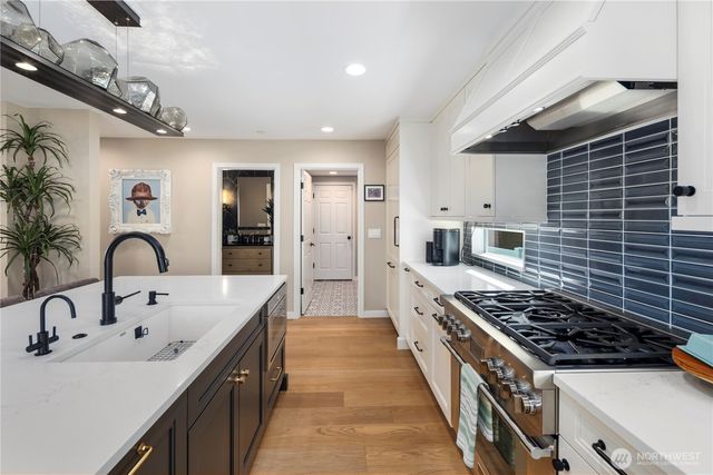 12037 89th Place NE, Kirkland, WA 98034