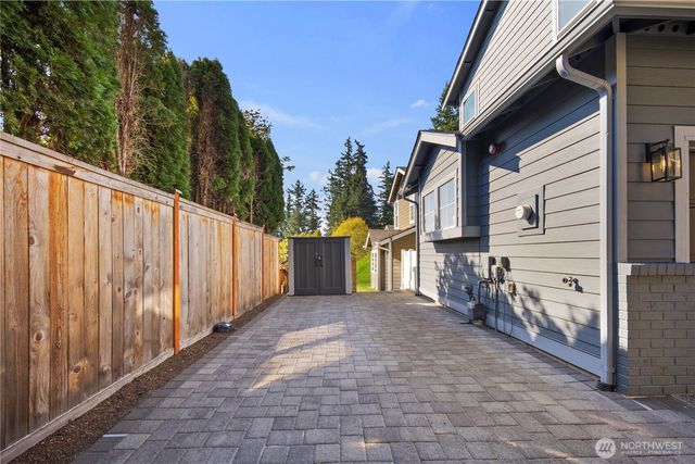 12037 89th Place NE, Kirkland, WA 98034