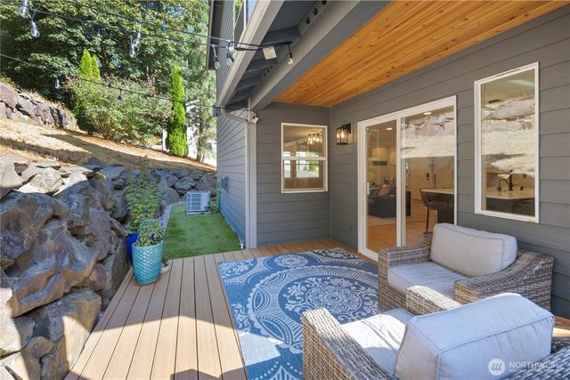 12037 89th Place NE, Kirkland, WA 98034