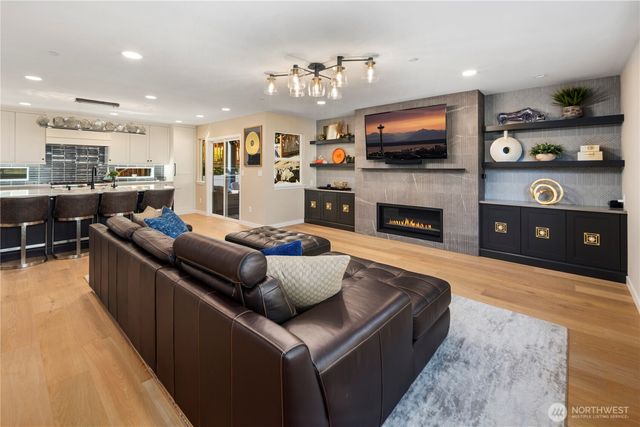 12037 89th Place NE, Kirkland, WA 98034