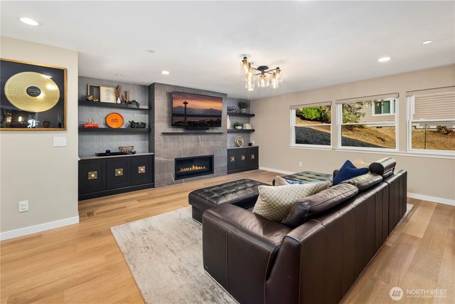 12037 89th Place NE, Kirkland, WA 98034