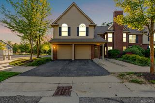 28553 Carlton Way Drive, Novi, MI 48377