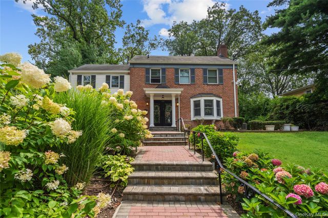 134 Wooleys Lane, Great Neck, NY 11023