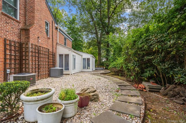 134 Wooleys Lane, Great Neck, NY 11023