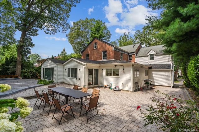 134 Wooleys Lane, Great Neck, NY 11023