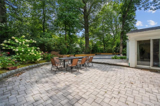 134 Wooleys Lane, Great Neck, NY 11023