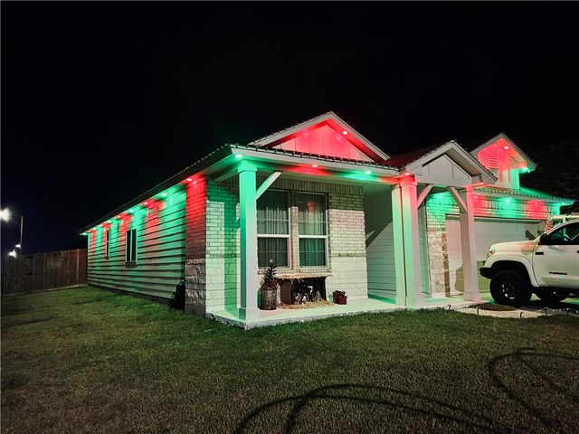 1000 Pasadena St, Portland, TX 78374