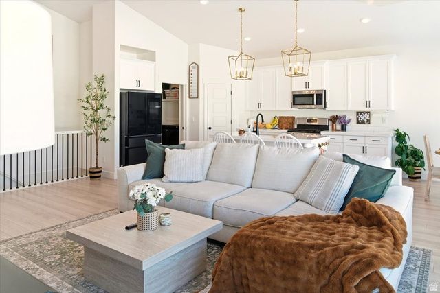 1573 E LYNX LN, Eagle Mountain, UT 84005