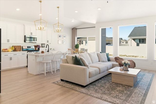 1573 E LYNX LN, Eagle Mountain, UT 84005