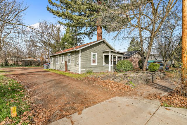 108 Cottage Street, Medford, OR 97504