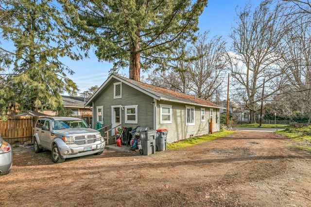 108 Cottage Street, Medford, OR 97504